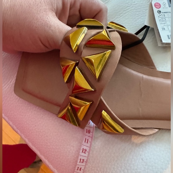 NWT ZARA WOMEN’S GOLD STUDDED FLAT SANDAL SIZE 39 - Picture 6 of 8